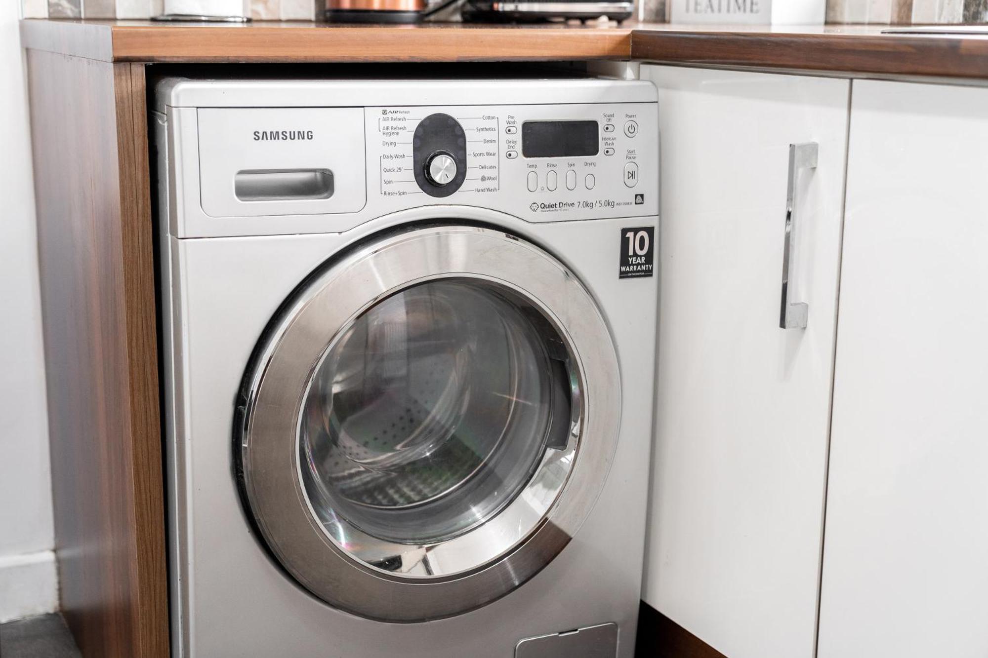 Three Bed House - Garden - Parking - 5 Guests - Fast Wifi - Netflix - 83b Ferienhaus Birmingham