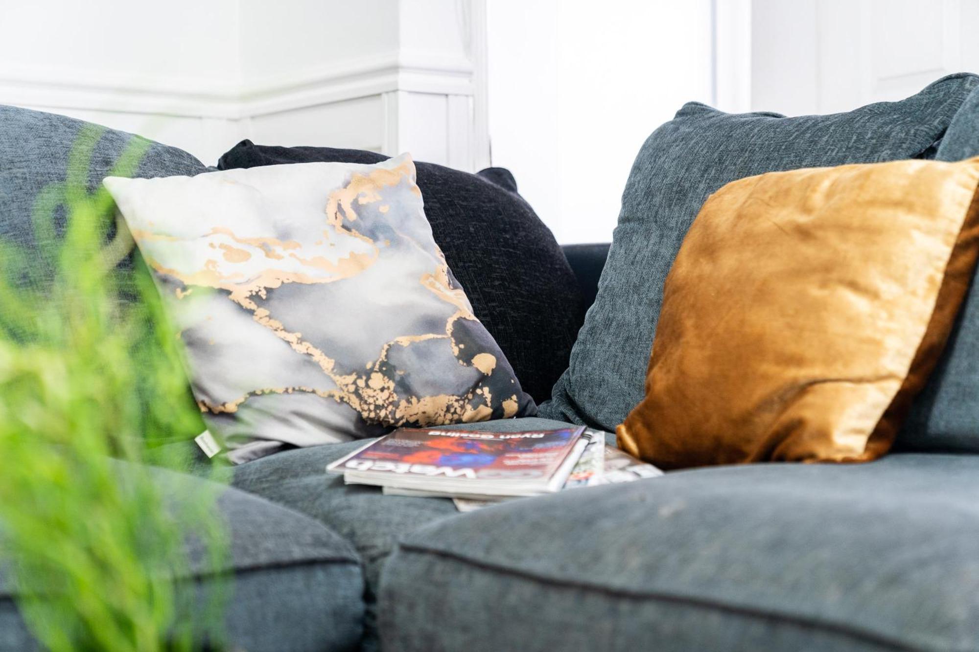 Ferienhaus Three Bed House - Garden - Parking - 5 Guests - Fast Wifi - Netflix - 83b