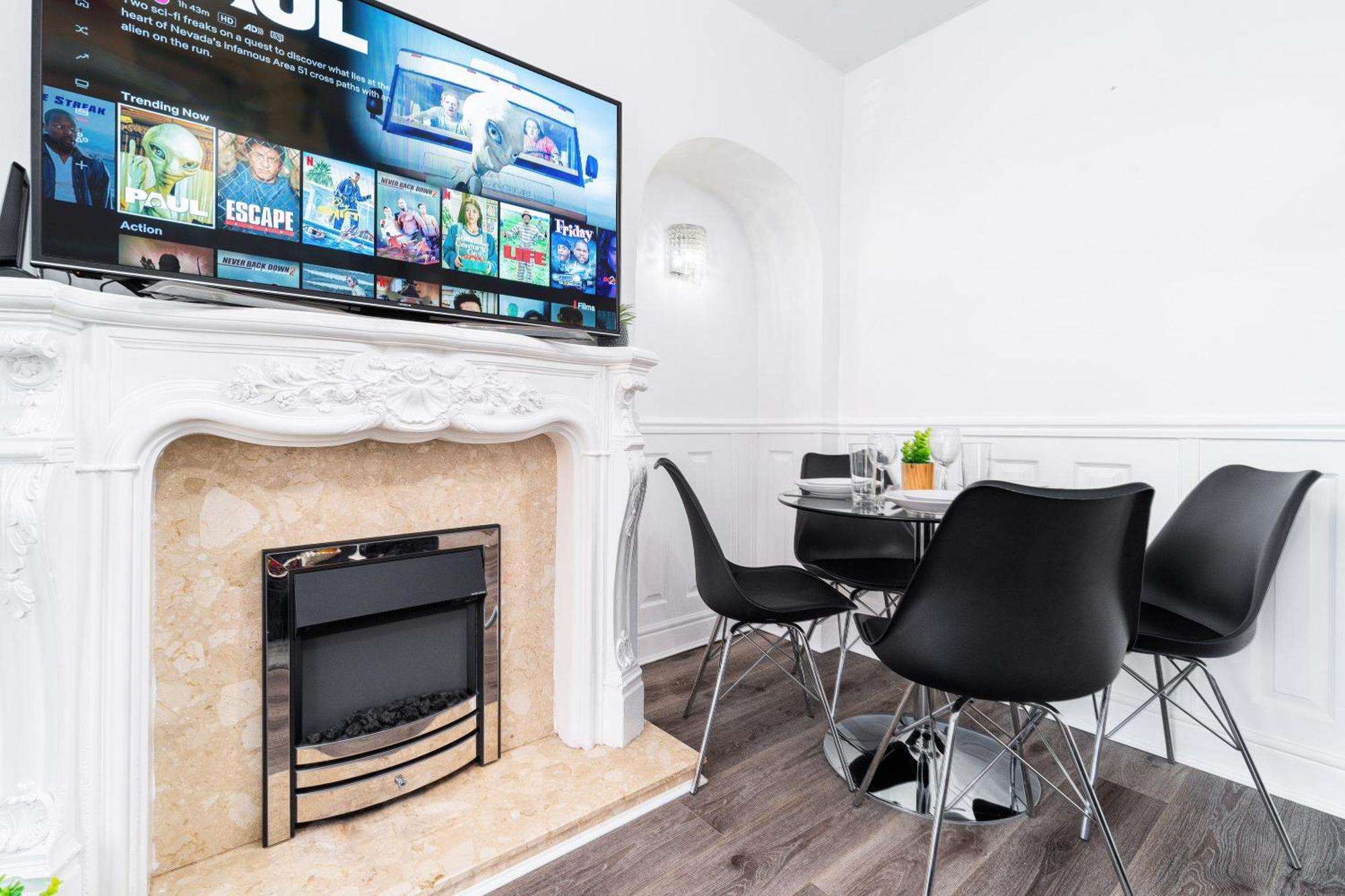 Three Bed House - Garden - Parking - 5 Guests - Fast Wifi - Netflix - 83b Ferienhaus